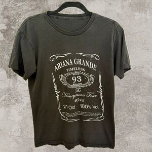 Ariana Grande 2016 tour T-shirt